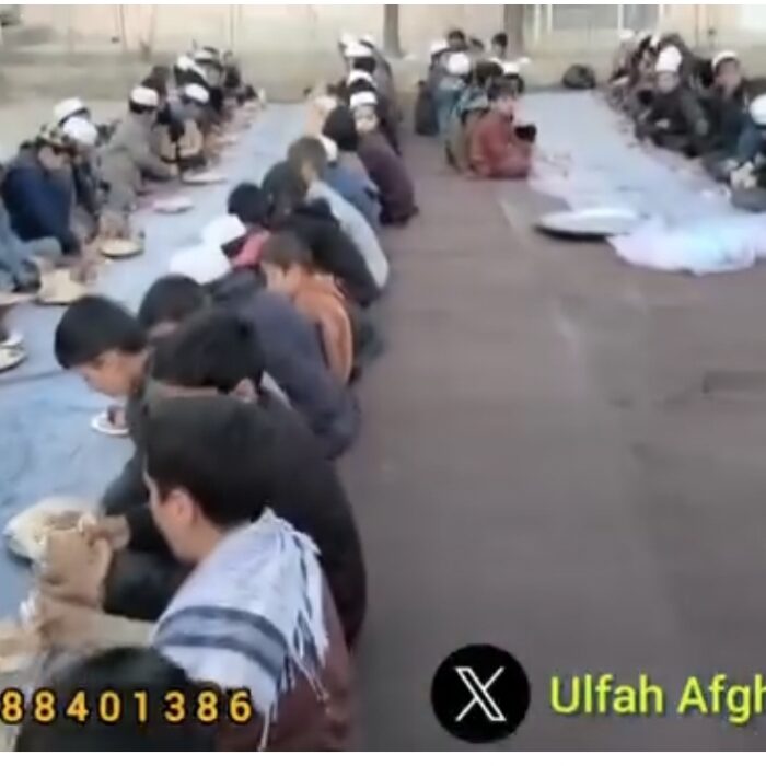 الفه افغانستان موسسې تېر کال د مدرسې د یتیمو طالبانو لپاره روژه ماتی برابر کړی و!
